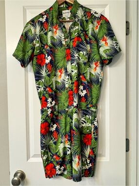 Atmosphere Tropical Floral Short-Sleeve Romper in Green/Navy from London